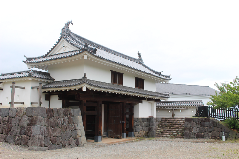白石城大手門