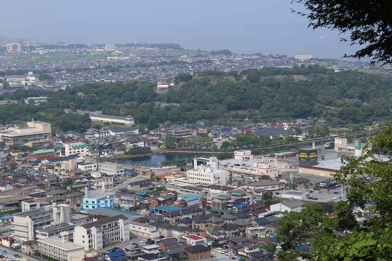 佐和山城から見る彦根城