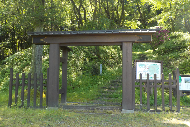 増山城登城口