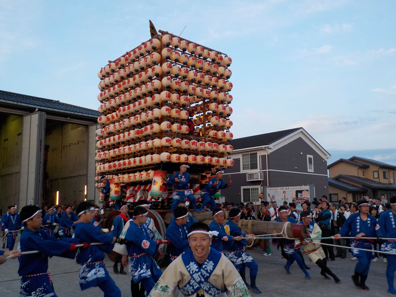 伏木曳山車祭